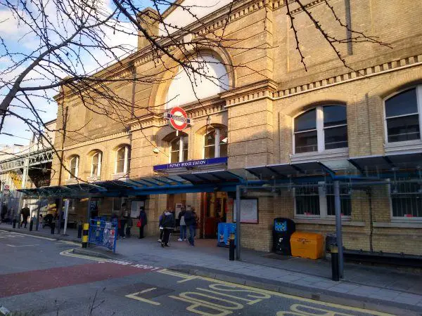 Putney Bridge station